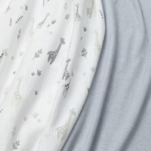 NWT Crib Fitted Jersey Sheets Giraffes/Dark Gray 2pk - Picture 2 of 8